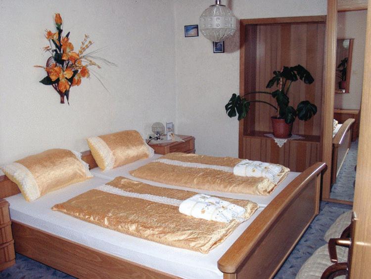 Hotel Drei Koenige ネッカービショフスハイム エクステリア 写真